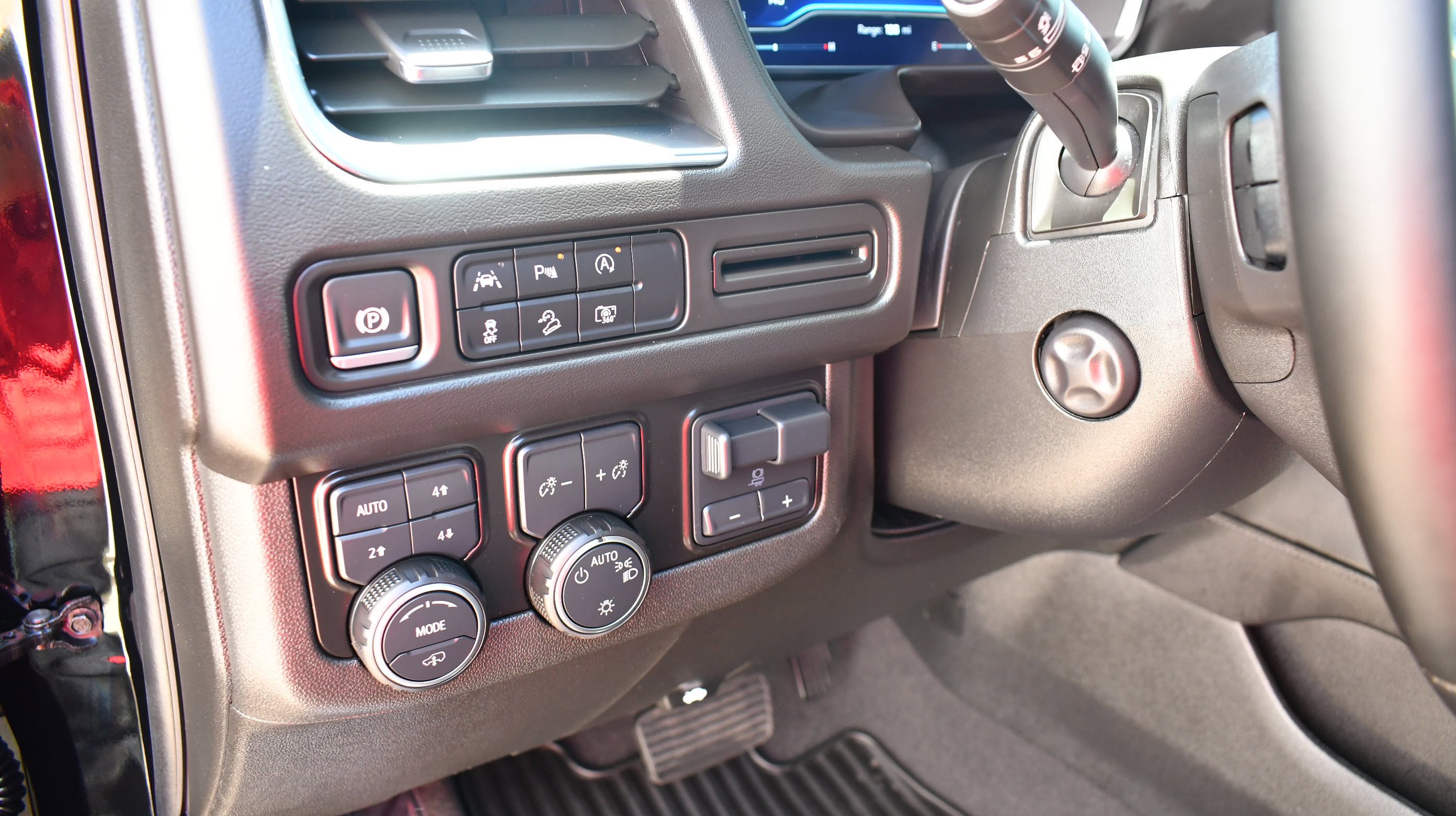 Used 2024 Chevrolet Tahoe Z71 w/ Z71 Off-Road Package AWD/4WD image 15