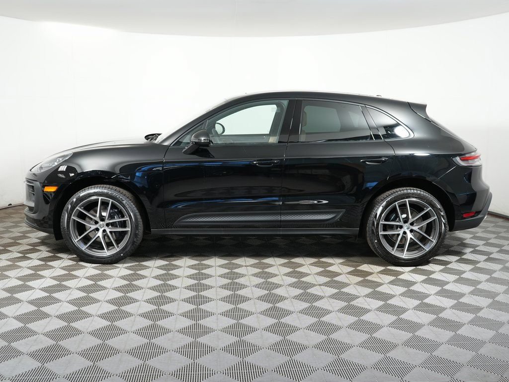Certified 2026 Porsche Macan AWD/4WD image 2