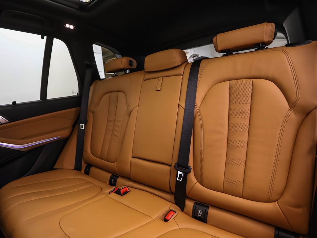 Used 2022 BMW X5 xDrive40i w/ M Sport Package image 23