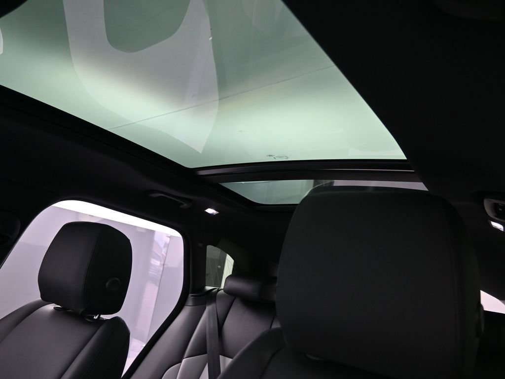 Used 2026 Land Rover Range Rover Velar Dynamic SE image 24