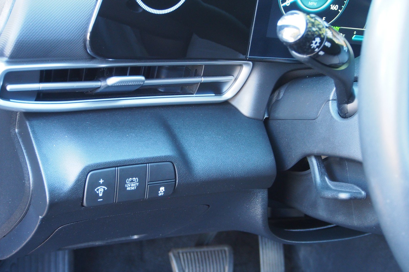 Used 2024 Hyundai Elantra Limited FWD image 22