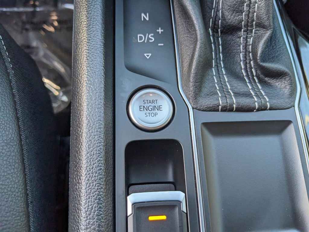 Used 2023 Volkswagen Atlas SE w/ Black Wheel Package FWD image 26