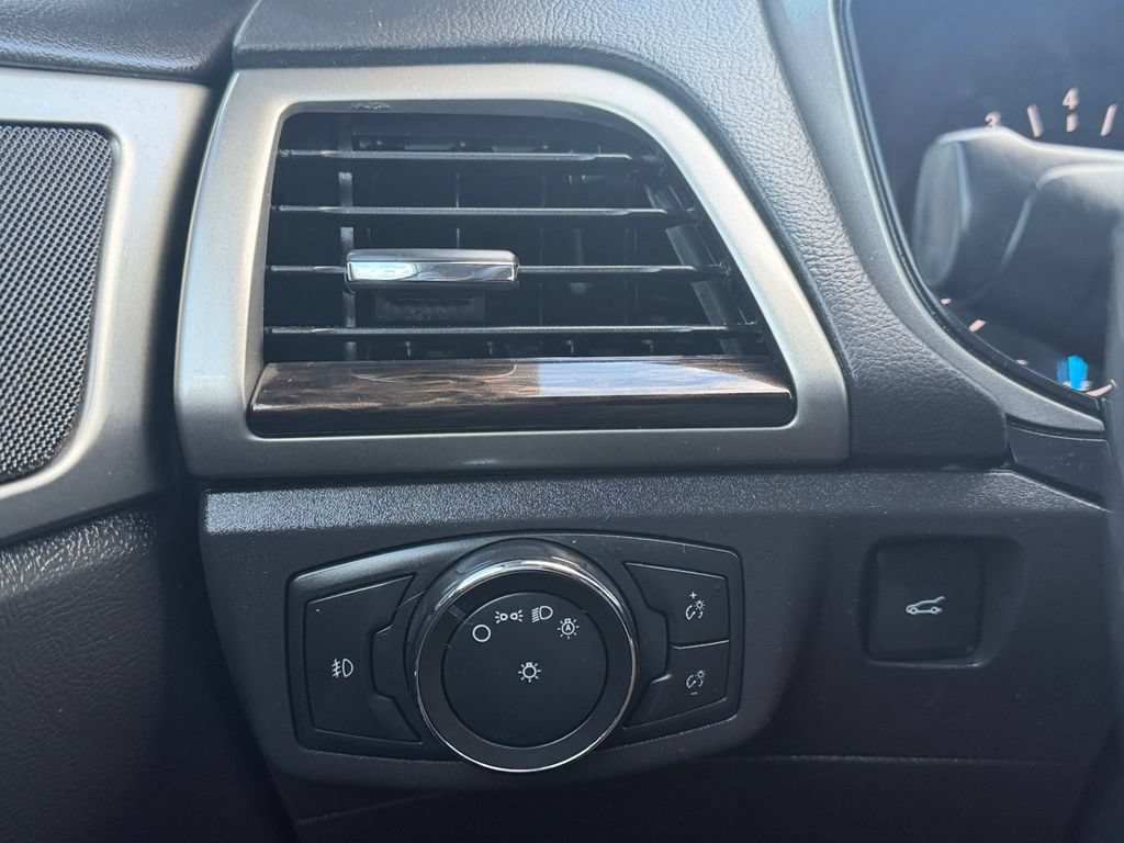 Used 2015 Ford Fusion SE w/ Equipment Group 202A FWD image 21