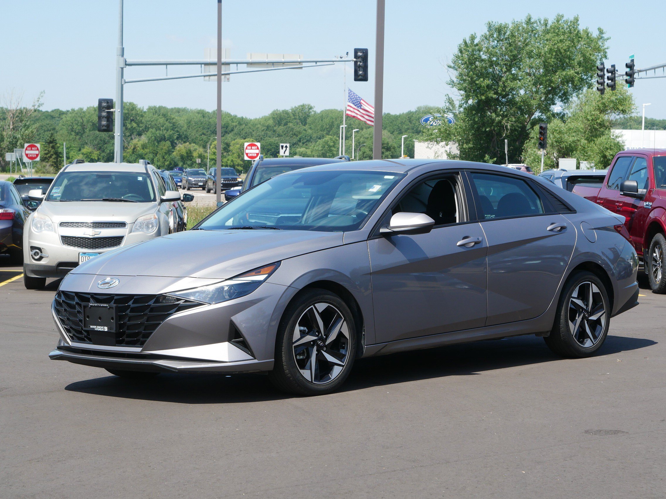 Used 2023 Hyundai Elantra SEL w/ Convenience Package FWD image 2