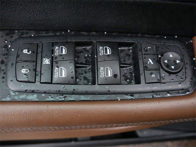 Used 2017 Chrysler Pacifica Limited image 18