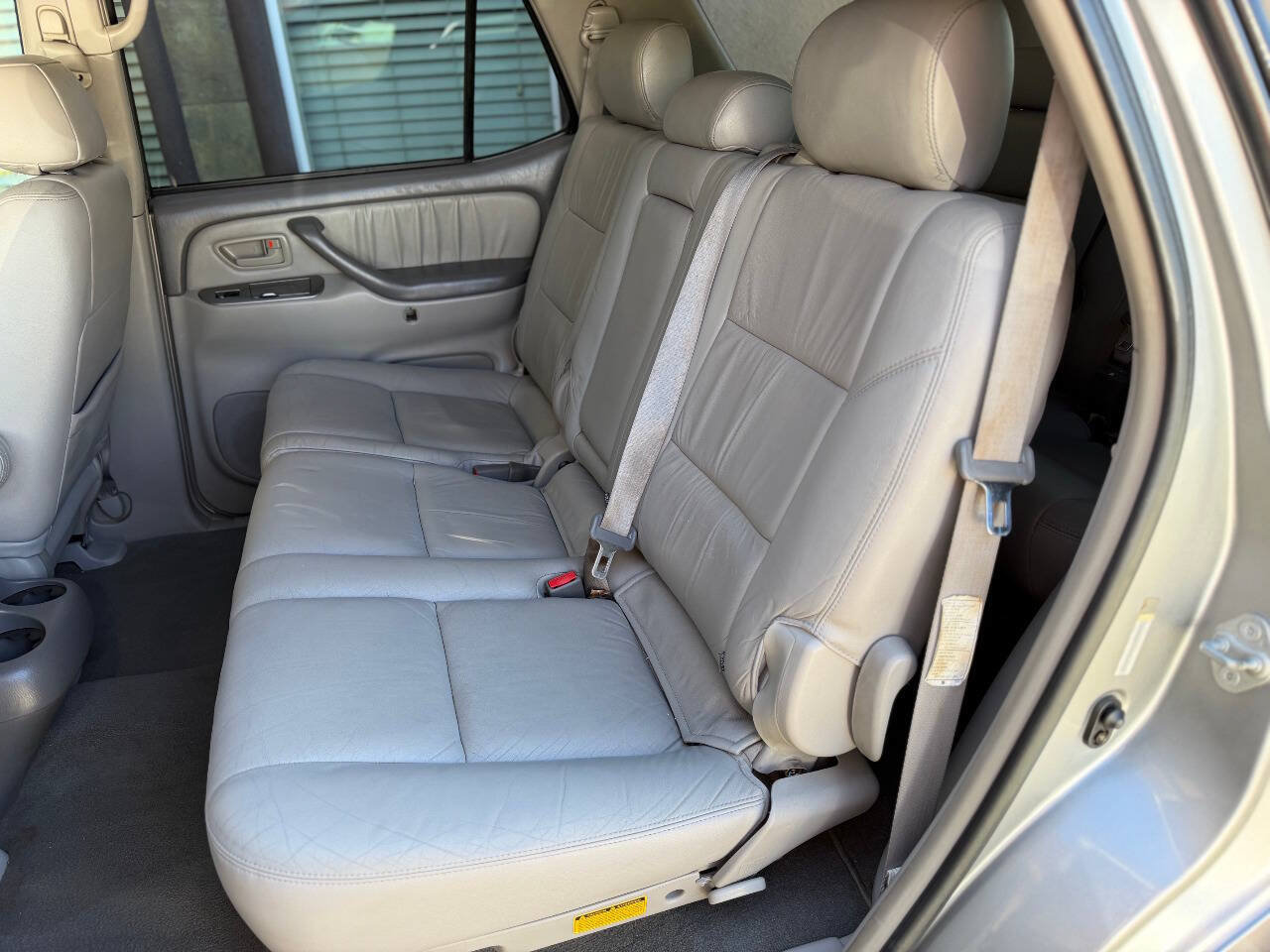 Used 2004 Toyota Sequoia Limited RWD image 12
