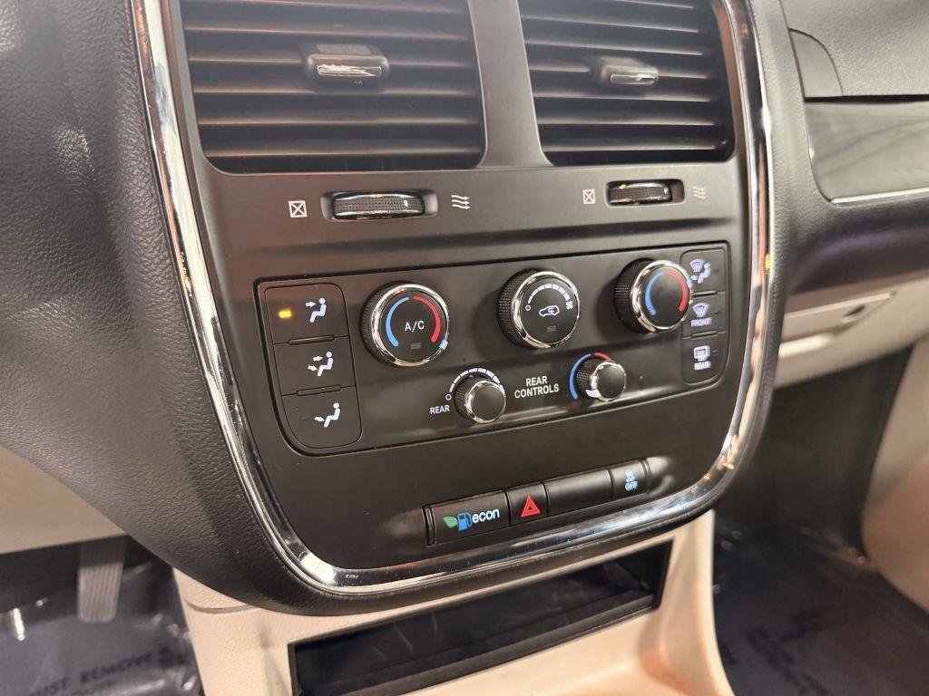Used 2017 Dodge Grand Caravan SXT image 18