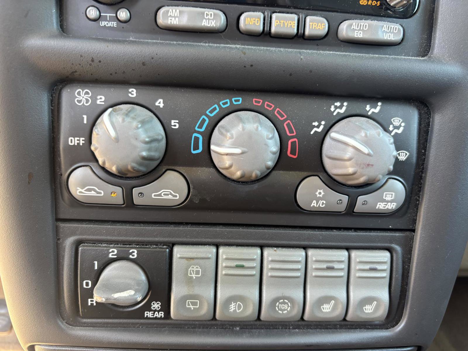 Used 2002 Pontiac Montana Extended w/ Premium Seating Pkg image 30
