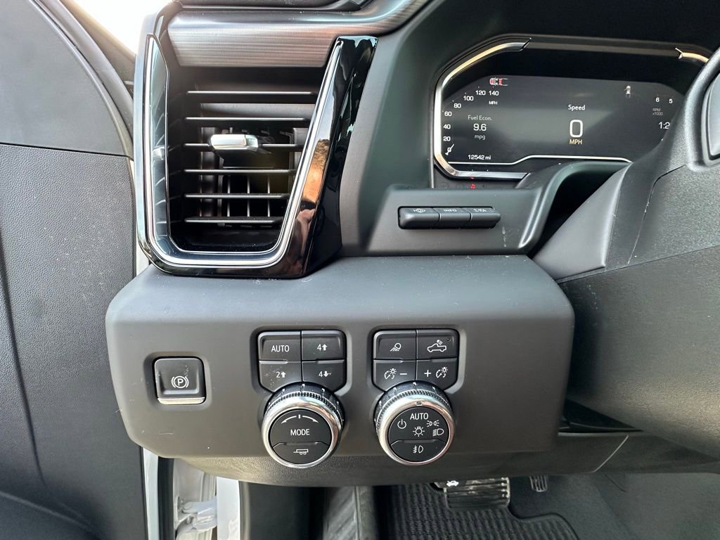 Used 2025 GMC Sierra 1500 Denali Ultimate image 3