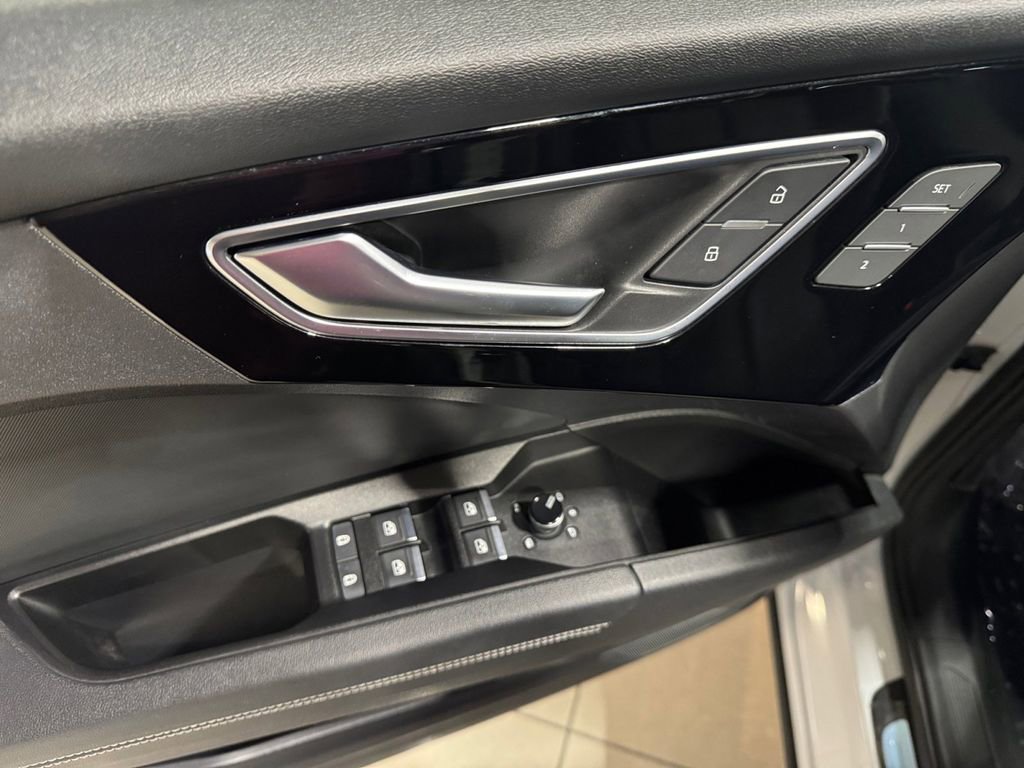 Used 2022 Audi Q4 e-tron Prestige image 16