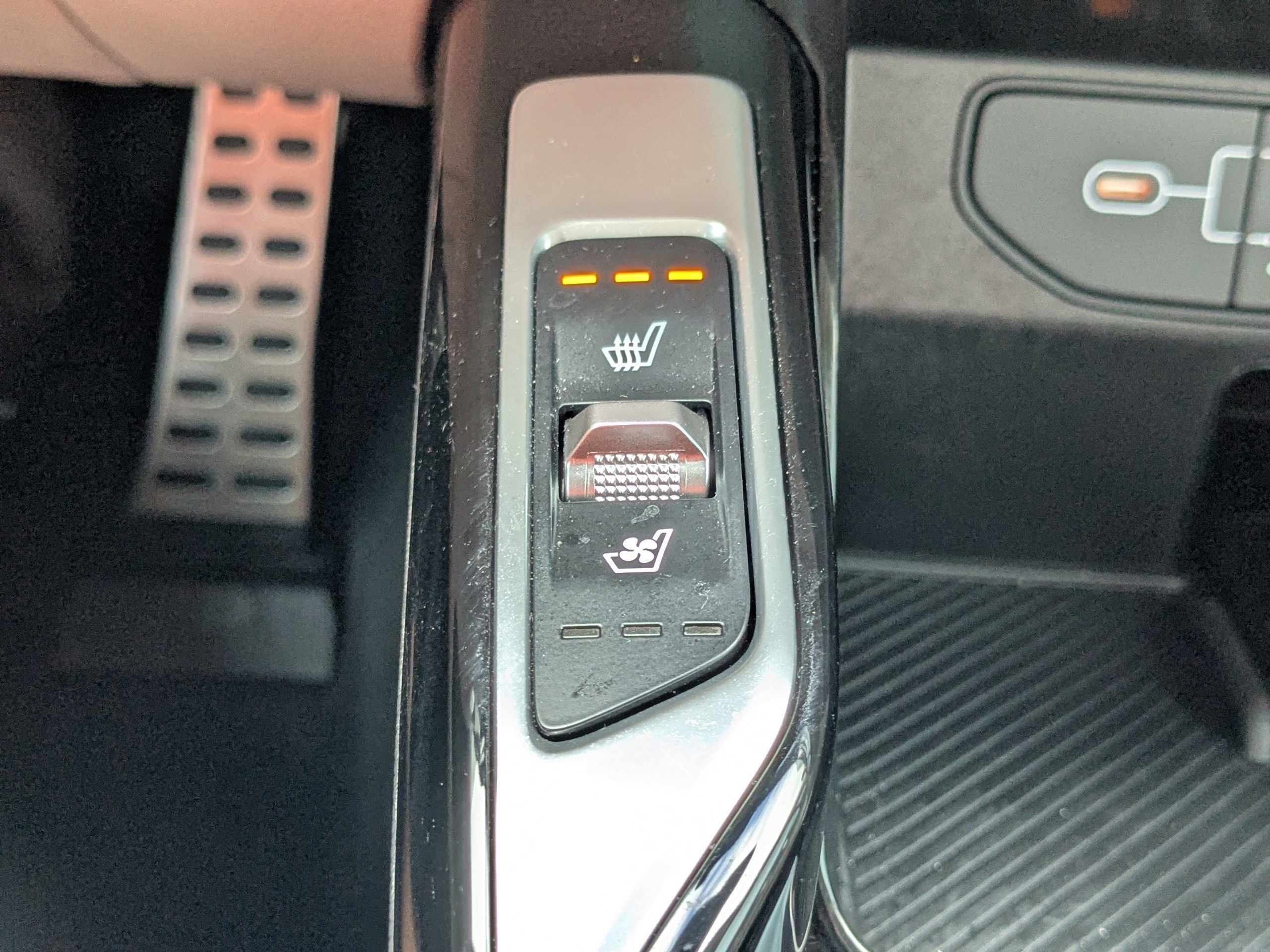 Certified 2025 Kia Sorento SX image 27