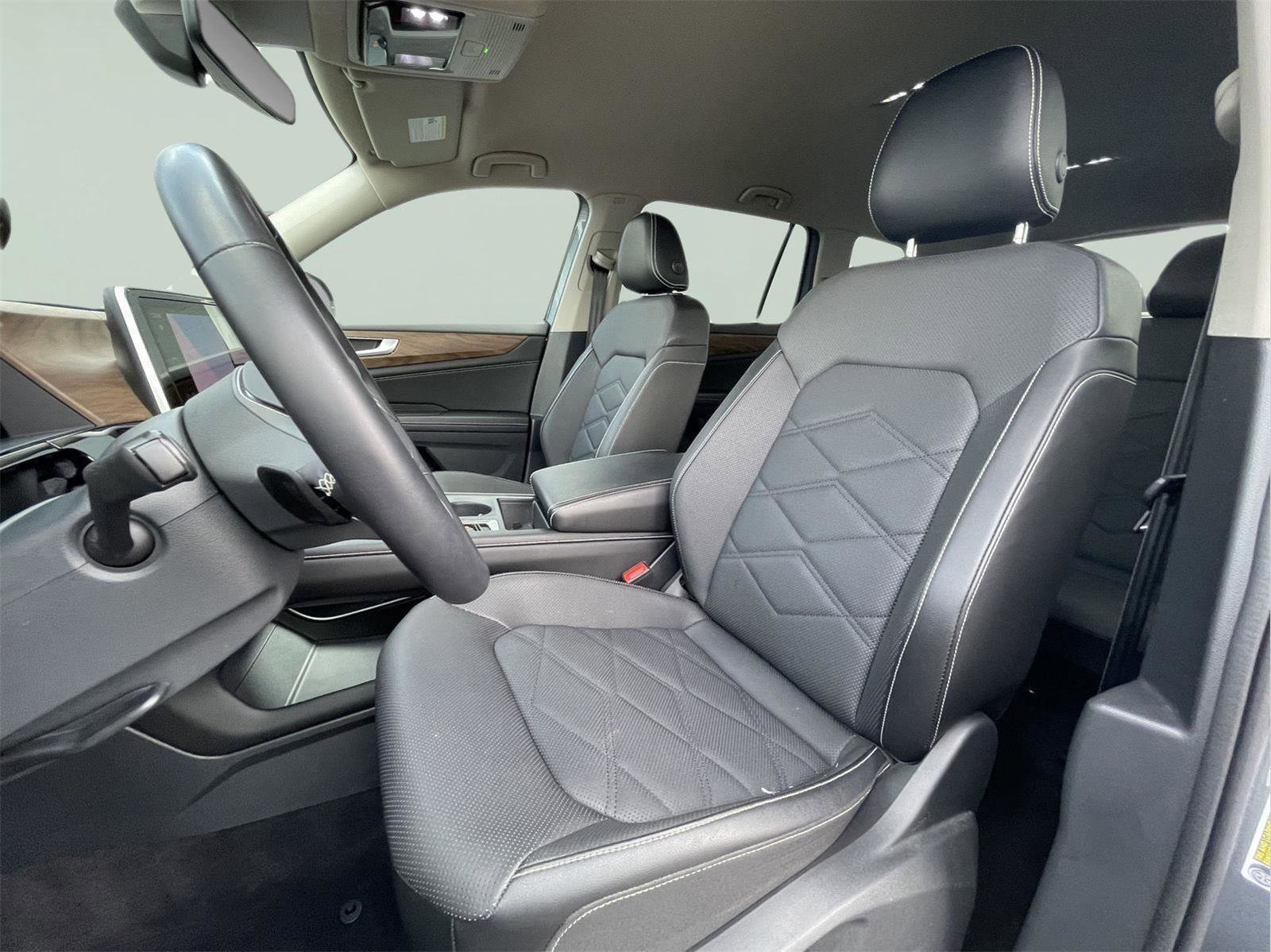 Used 2024 Volkswagen Atlas SE image 13