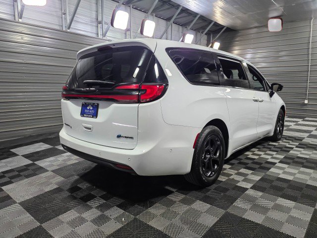 Used 2024 Chrysler Pacifica Limited image 5