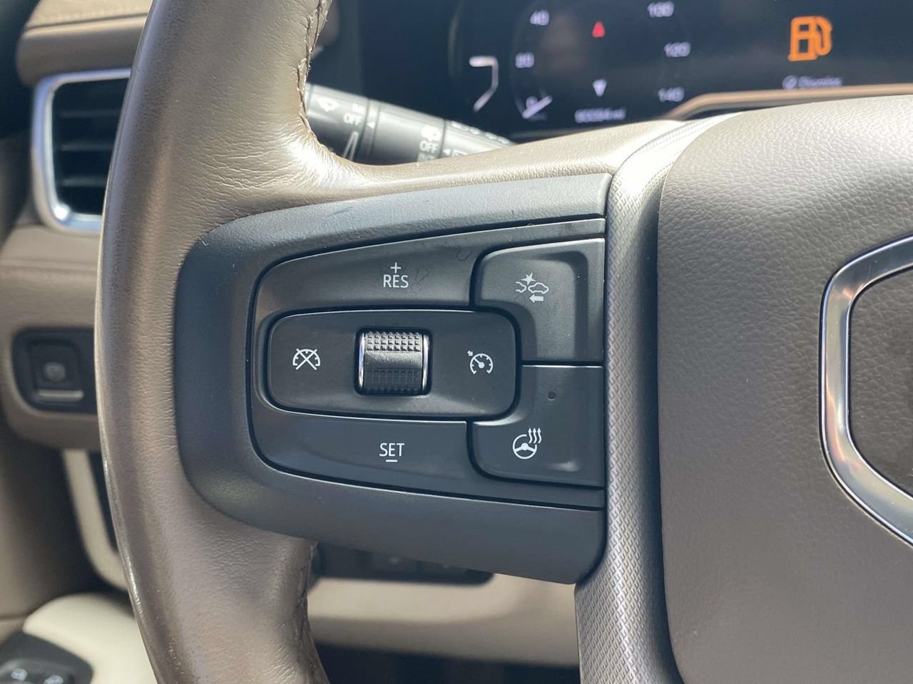 Used 2022 GMC Yukon XL Denali w/ Denali Ultimate Package AWD/4WD image 23