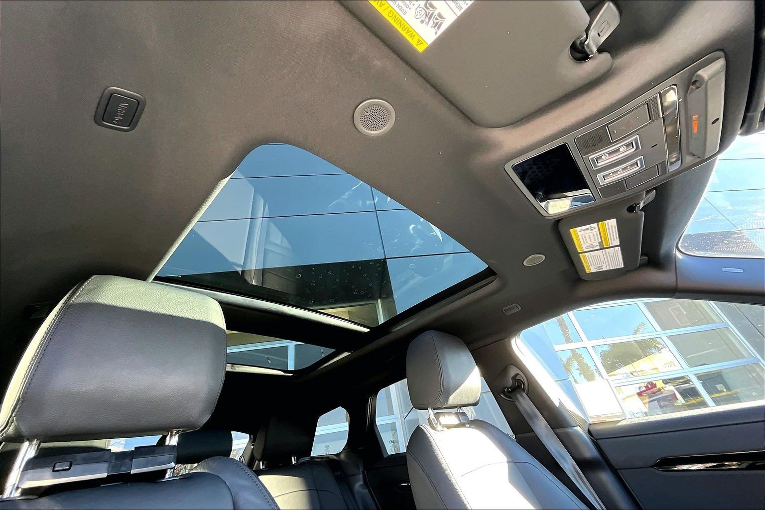 Used 2025 Land Rover Range Rover Evoque Dynamic SE image 22