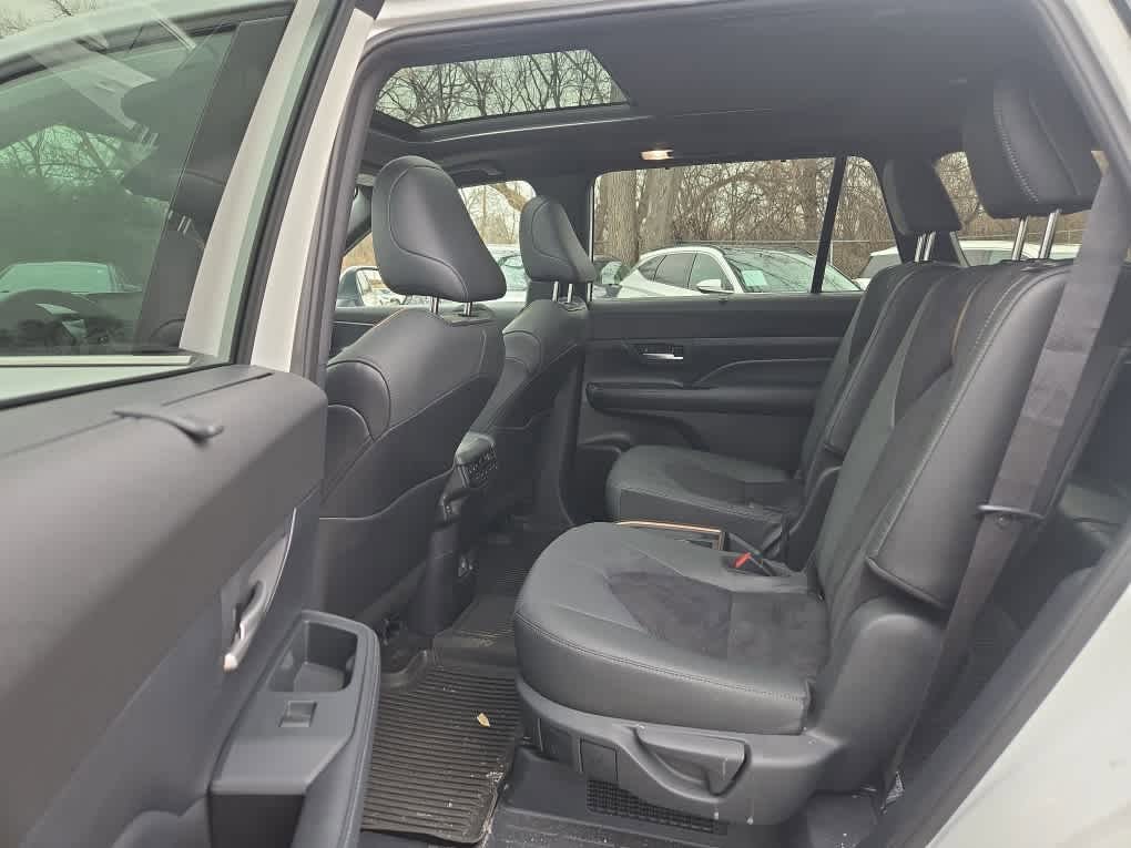 Used 2024 Toyota Grand Highlander AWD Hybrid image 9