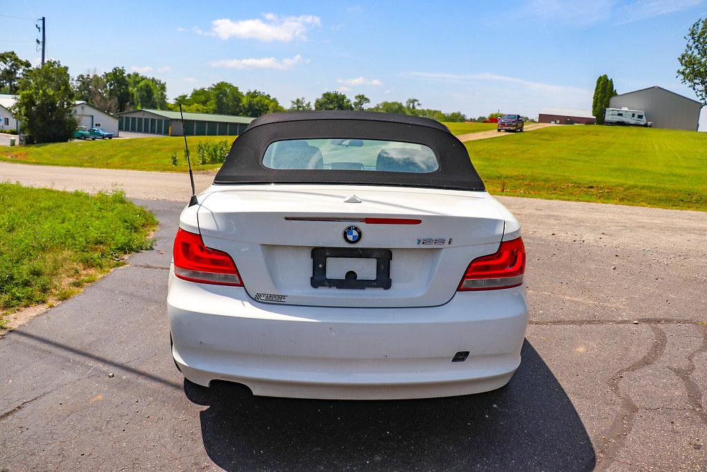 Used 2012 BMW 128i Convertible RWD image 4
