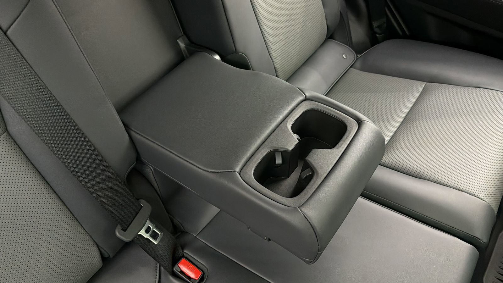 Used 2026 Lexus GX 550 w/ Accessory Package (2T) image 39