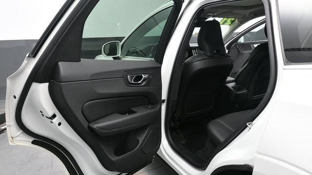 Used 2021 Volvo XC60 T6 Momentum AWD/4WD image 24