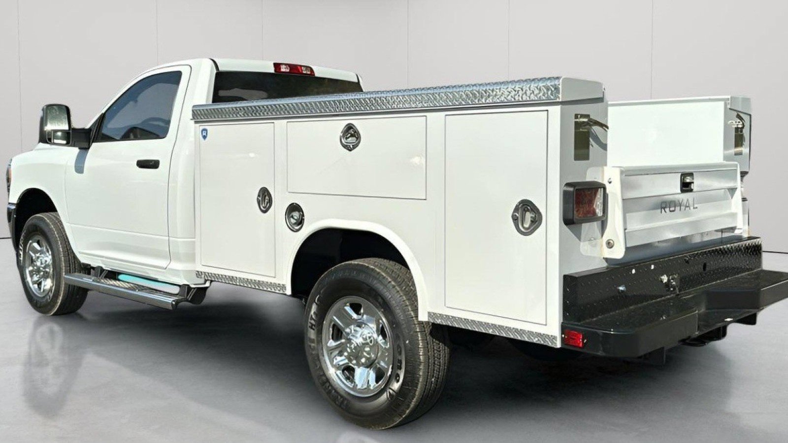 New 2024 RAM 3500 Tradesman w/ Chrome Appearance Group AWD/4WD image 6