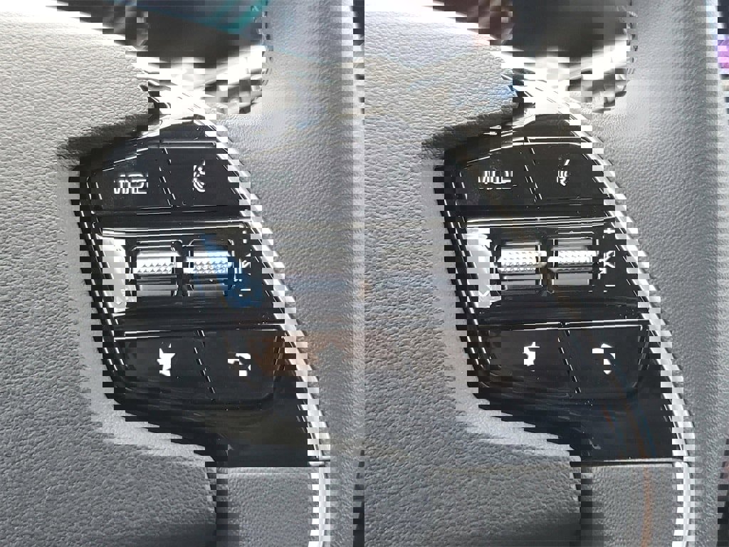 New 2025 Kia Niro EX image 13