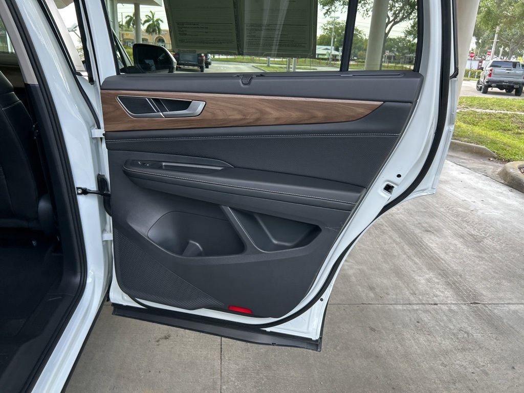 Used 2026 Volkswagen Atlas SE FWD image 34