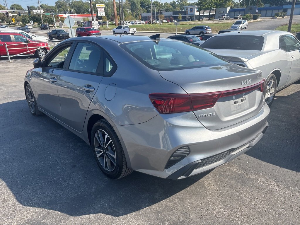 Used 2023 Kia Forte LXS image 3