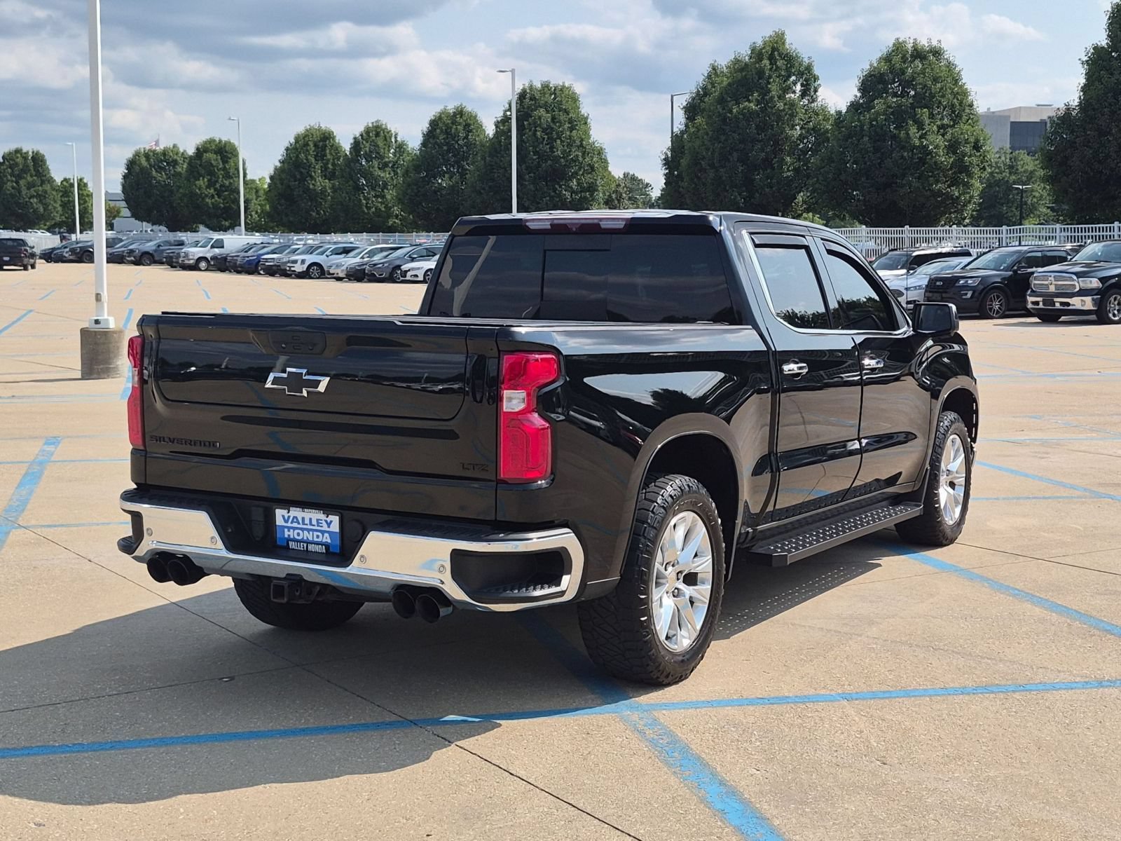 Used 2021 Chevrolet Silverado 1500 LTZ w/ LTZ Premium Package AWD/4WD image 6