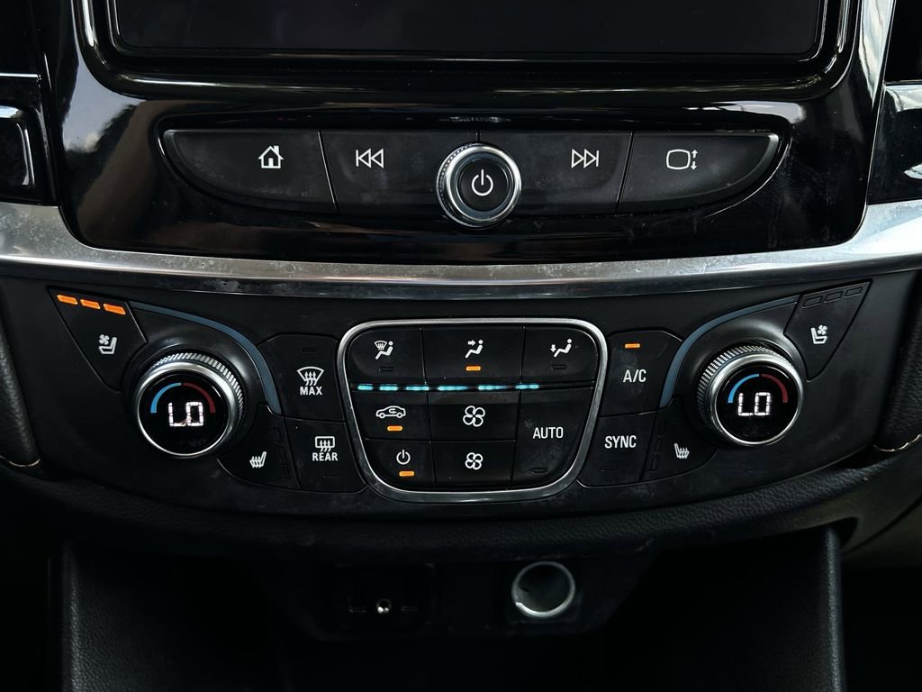 Used 2019 Chevrolet Traverse Premier w/ LPO, Blackout Package FWD image 21