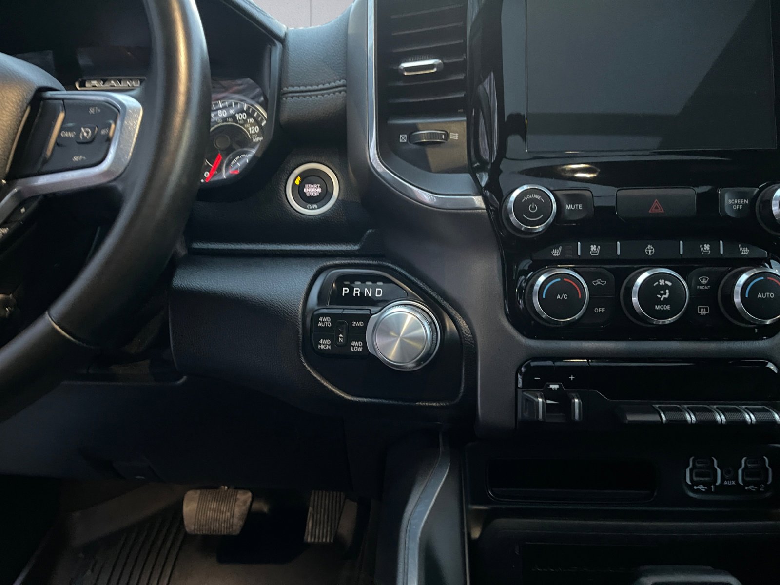 Used 2021 RAM 1500 Laramie w/ Night Edition image 12