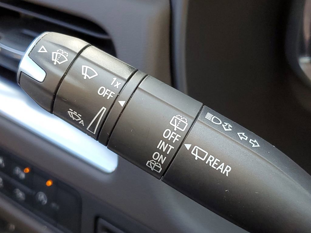 Certified 2024 GMC Yukon SLT w/ SLT Luxury Package image 15