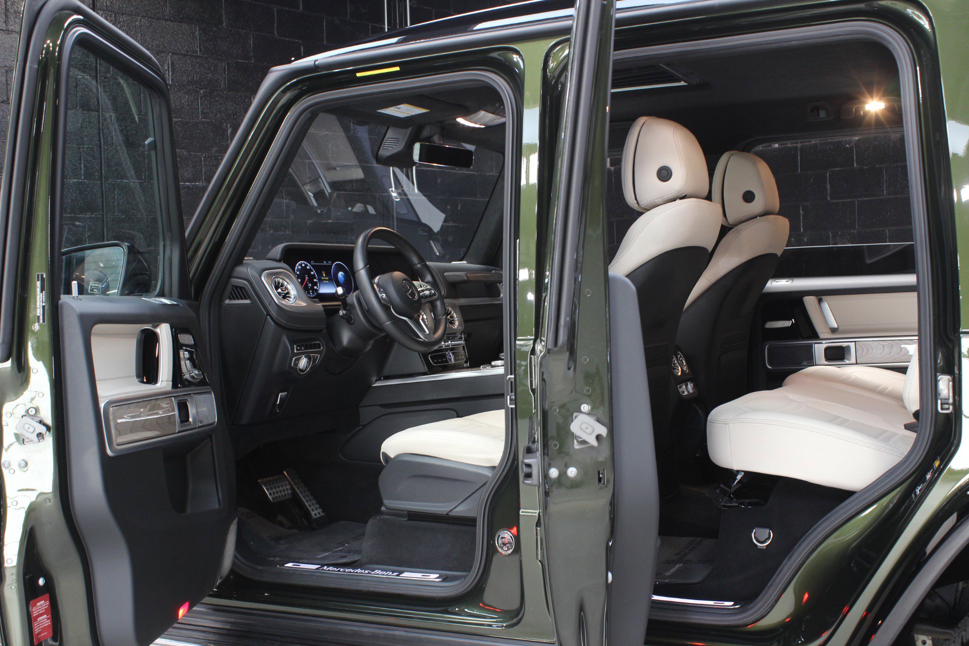 Used 2022 Mercedes-Benz G 550 w/ Exclusive Interior Package image 21