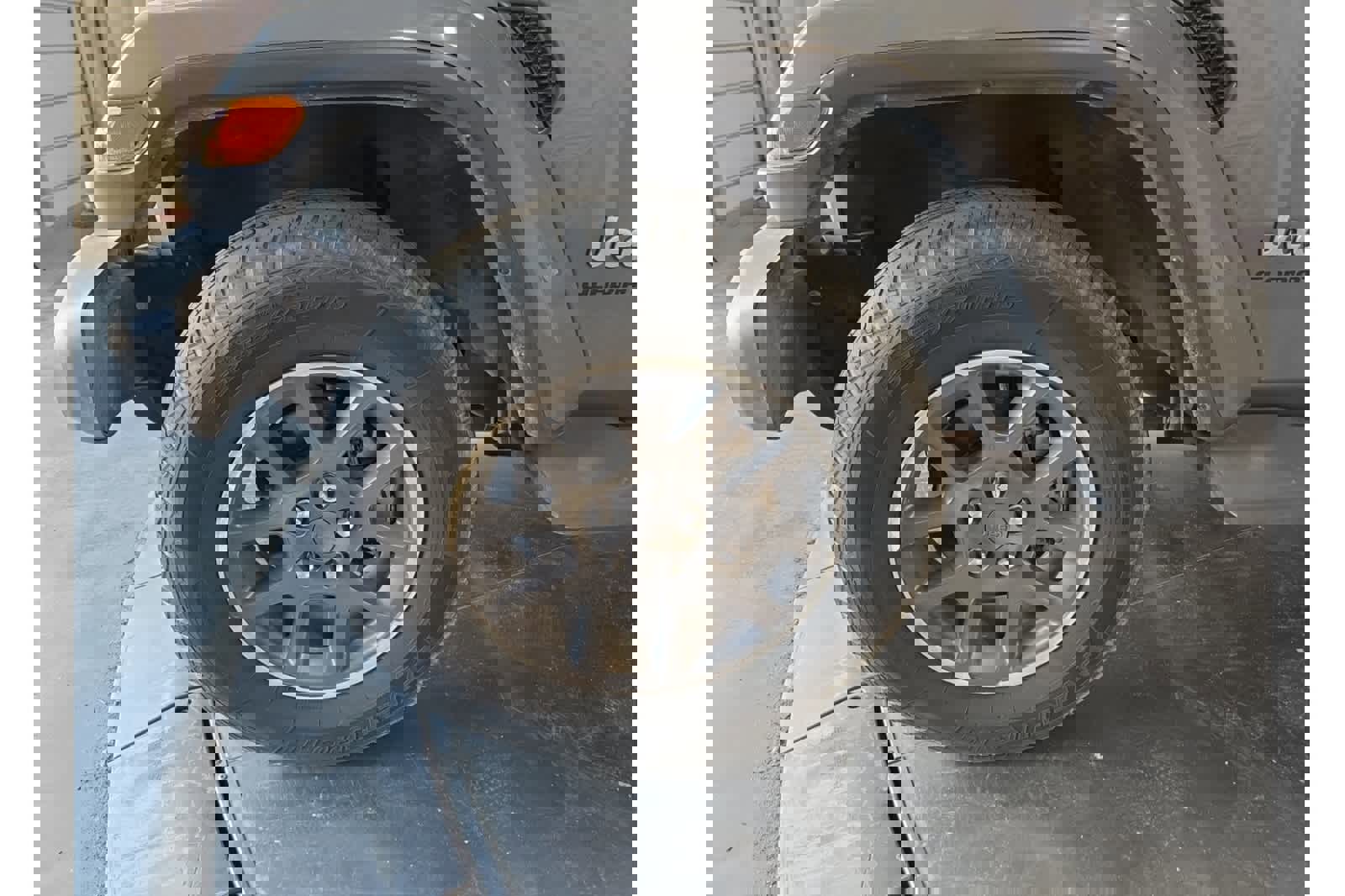 Used 2021 Jeep Gladiator Overland image 3