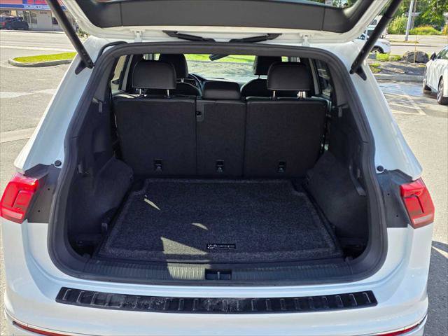 Used 2023 Volkswagen Tiguan SEL R-Line AWD/4WD image 13
