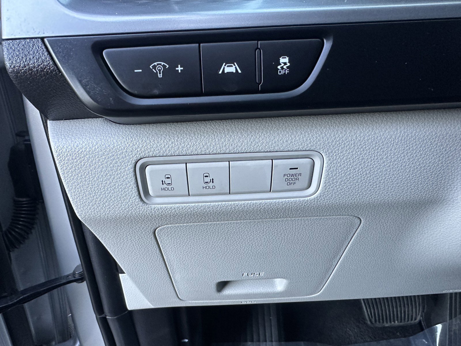 Used 2023 Kia Carnival LX FWD image 11