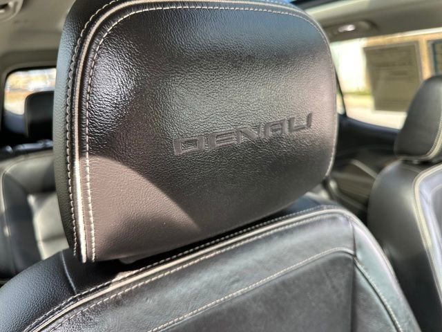 Used 2020 GMC Terrain Denali w/ Denali Premium Package AWD/4WD image 16