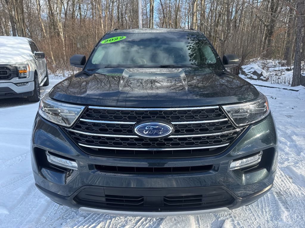 Used 2022 Ford Explorer XLT w/ Equipment Group 202A image 2