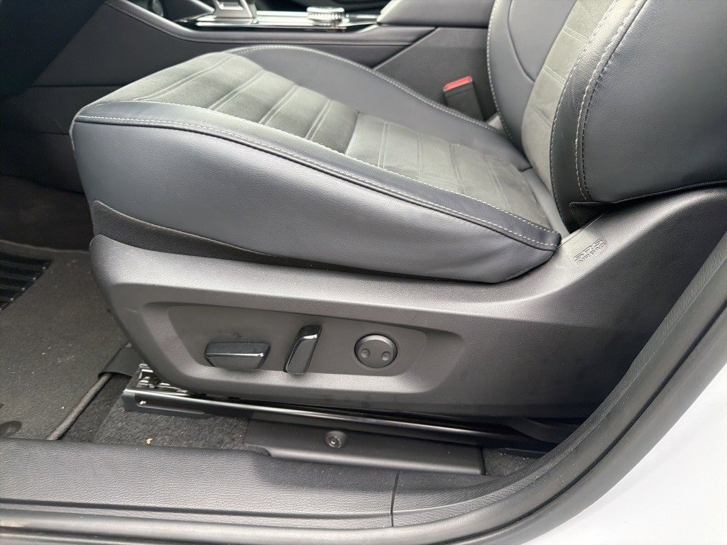 Used 2025 Mitsubishi Outlander SE image 11