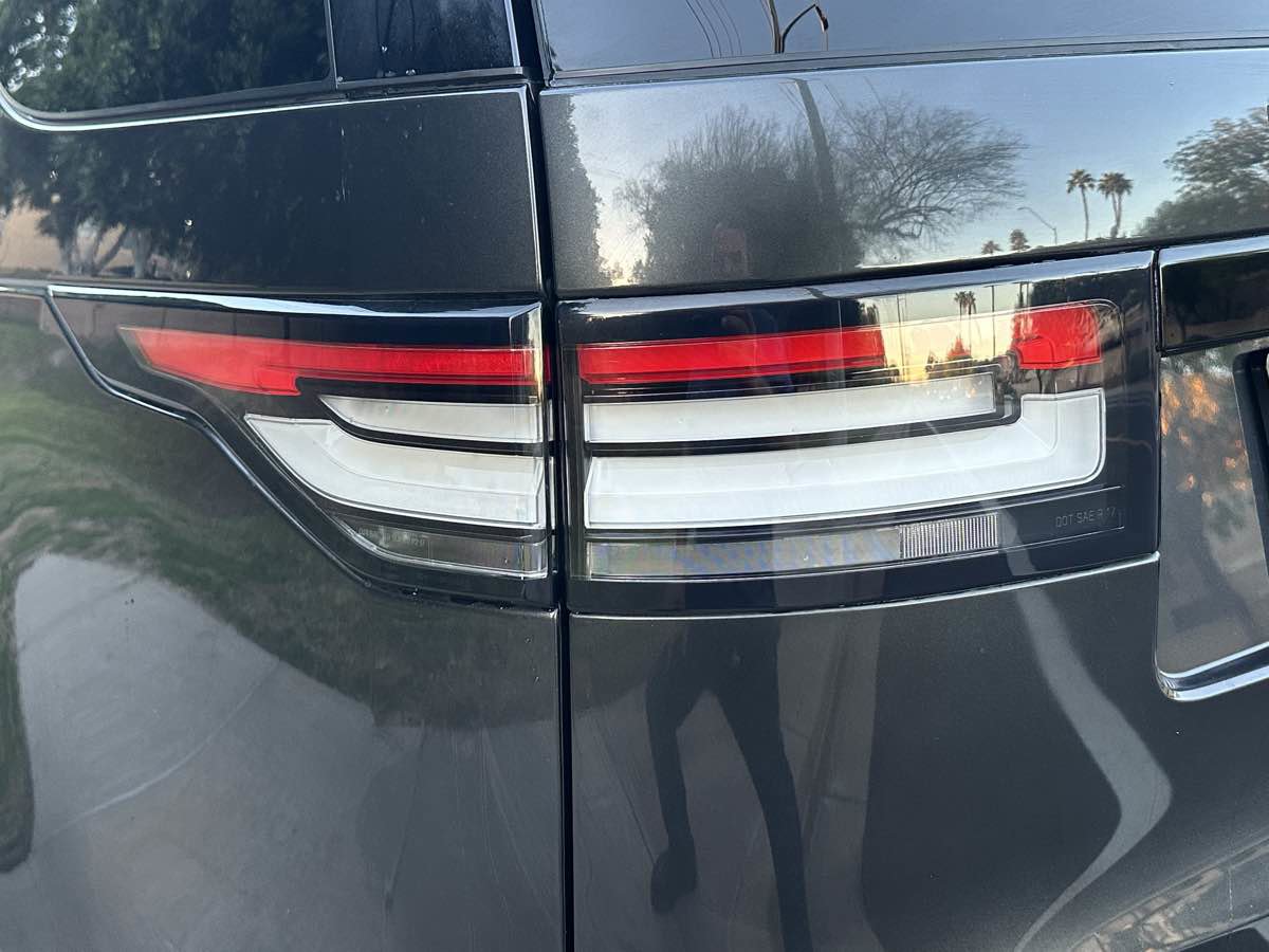 Used 2018 Land Rover Discovery SE image 64