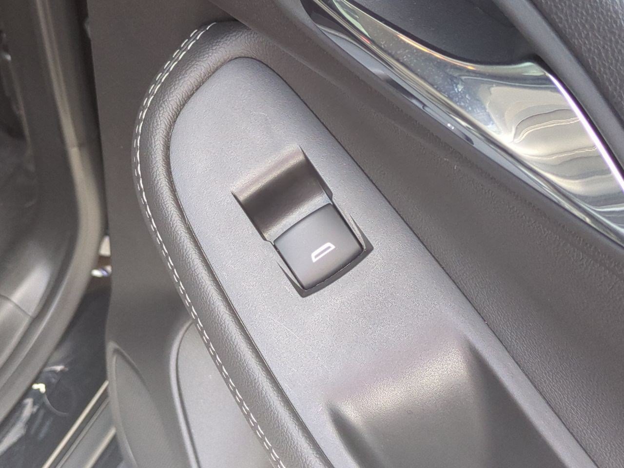 Used 2023 Buick Encore GX Select w/ Sport Touring Package FWD image 37