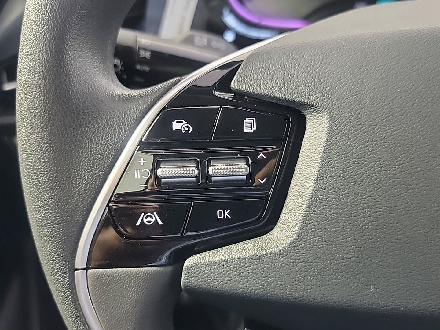 Used 2025 Kia Niro LX FWD image 25