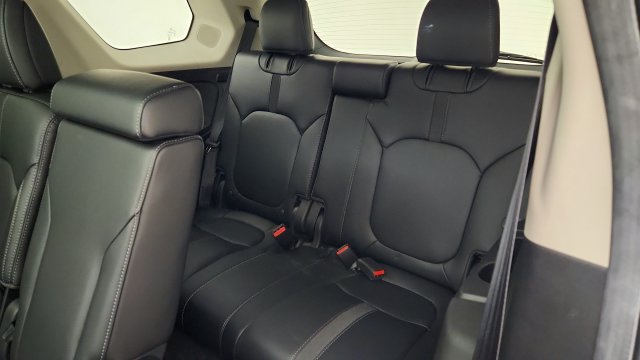 Used 2025 Honda Pilot Touring image 22