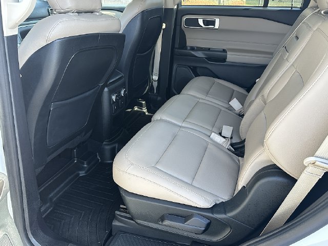 Used 2020 Ford Explorer XLT w/ Equipment Group 202A AWD/4WD image 17