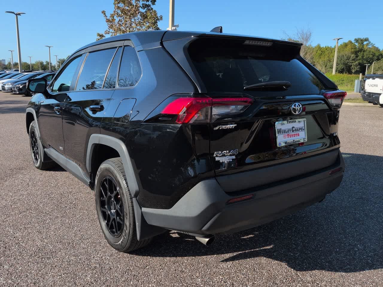 Used 2022 Toyota RAV4 LE FWD image 4