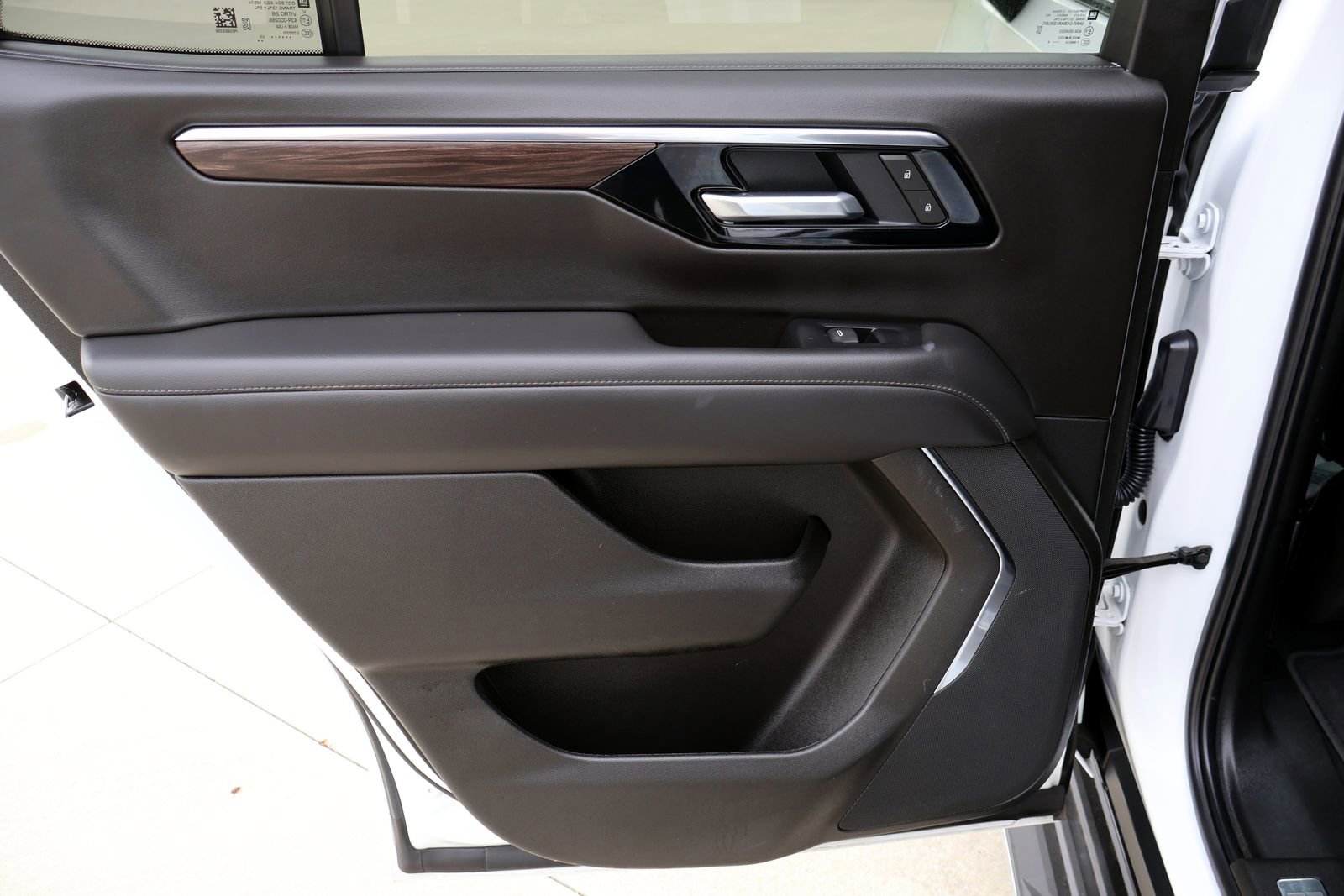 Used 2025 Chevrolet Tahoe LT AWD/4WD image 13
