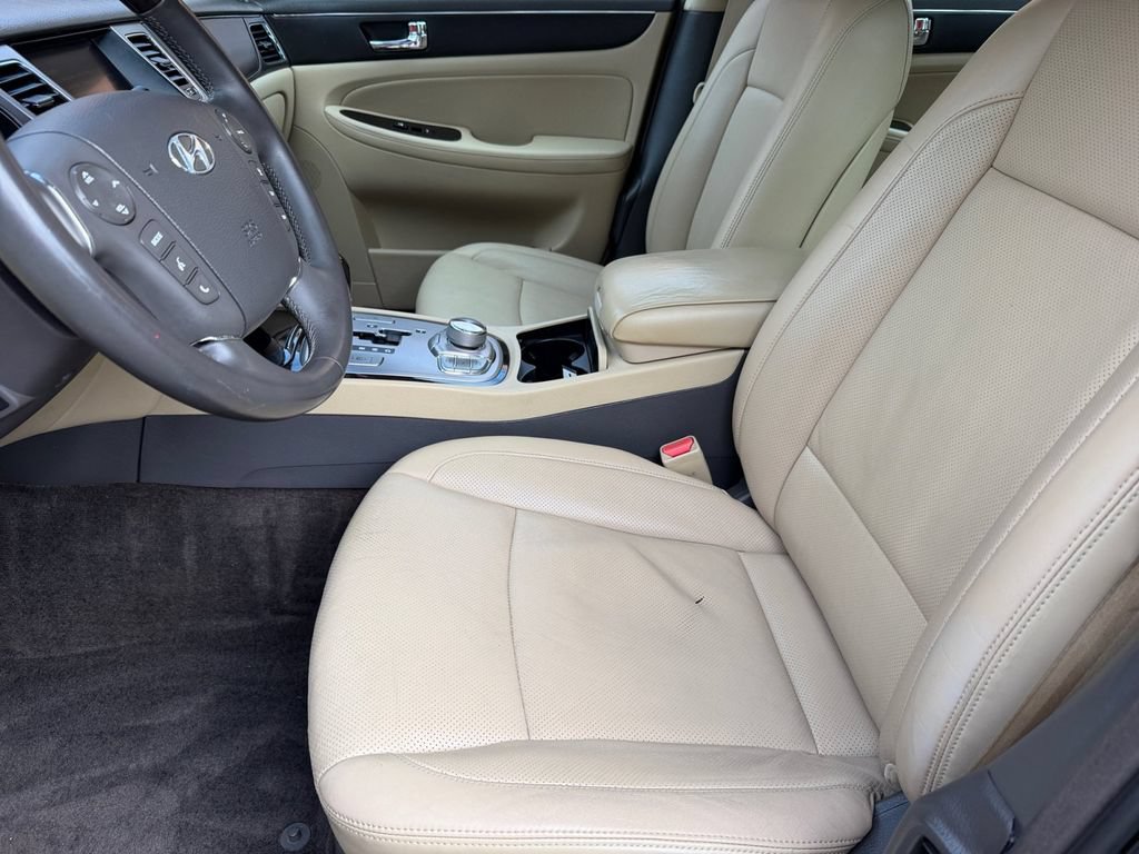 Used 2010 Hyundai Genesis 4.6 w/ Technology Pkg 5 RWD image 10