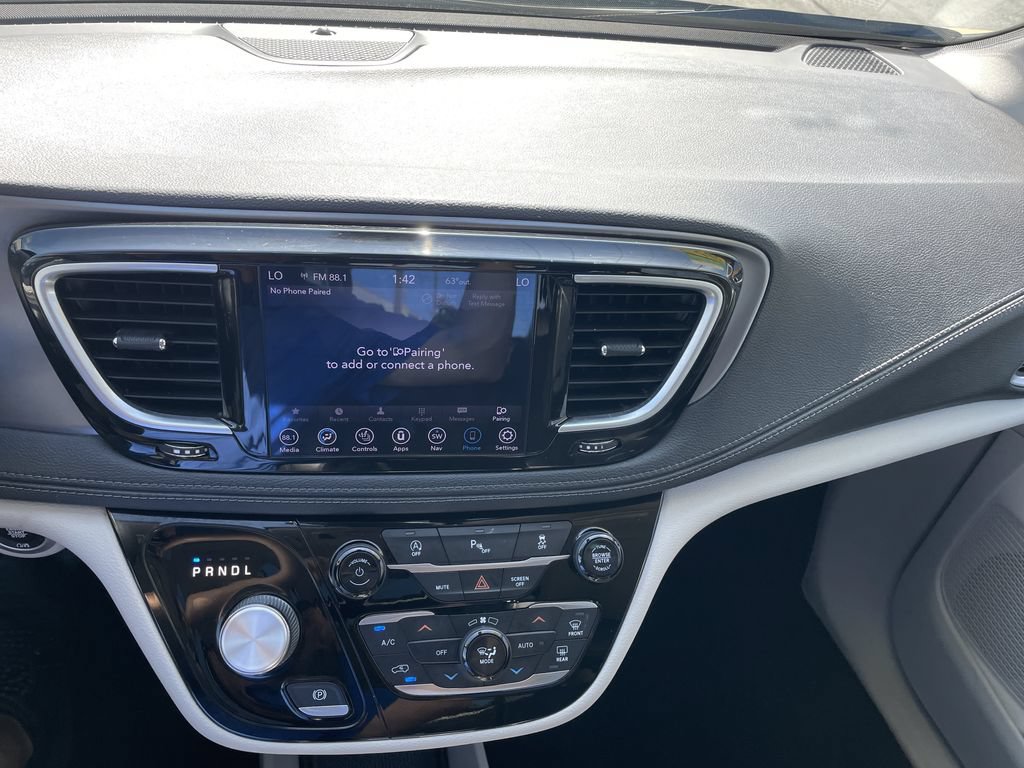 Certified 2019 Chrysler Pacifica Limited FWD image 18