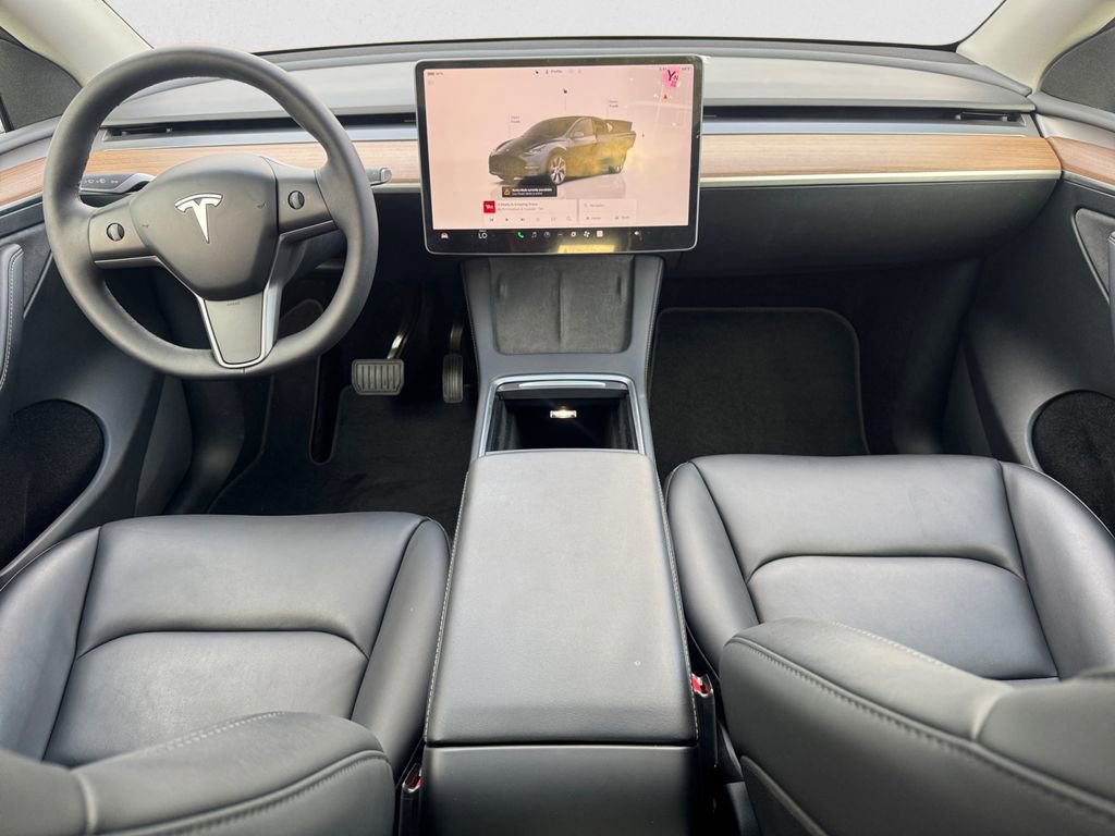 Used 2024 Tesla Model Y Long Range image 10