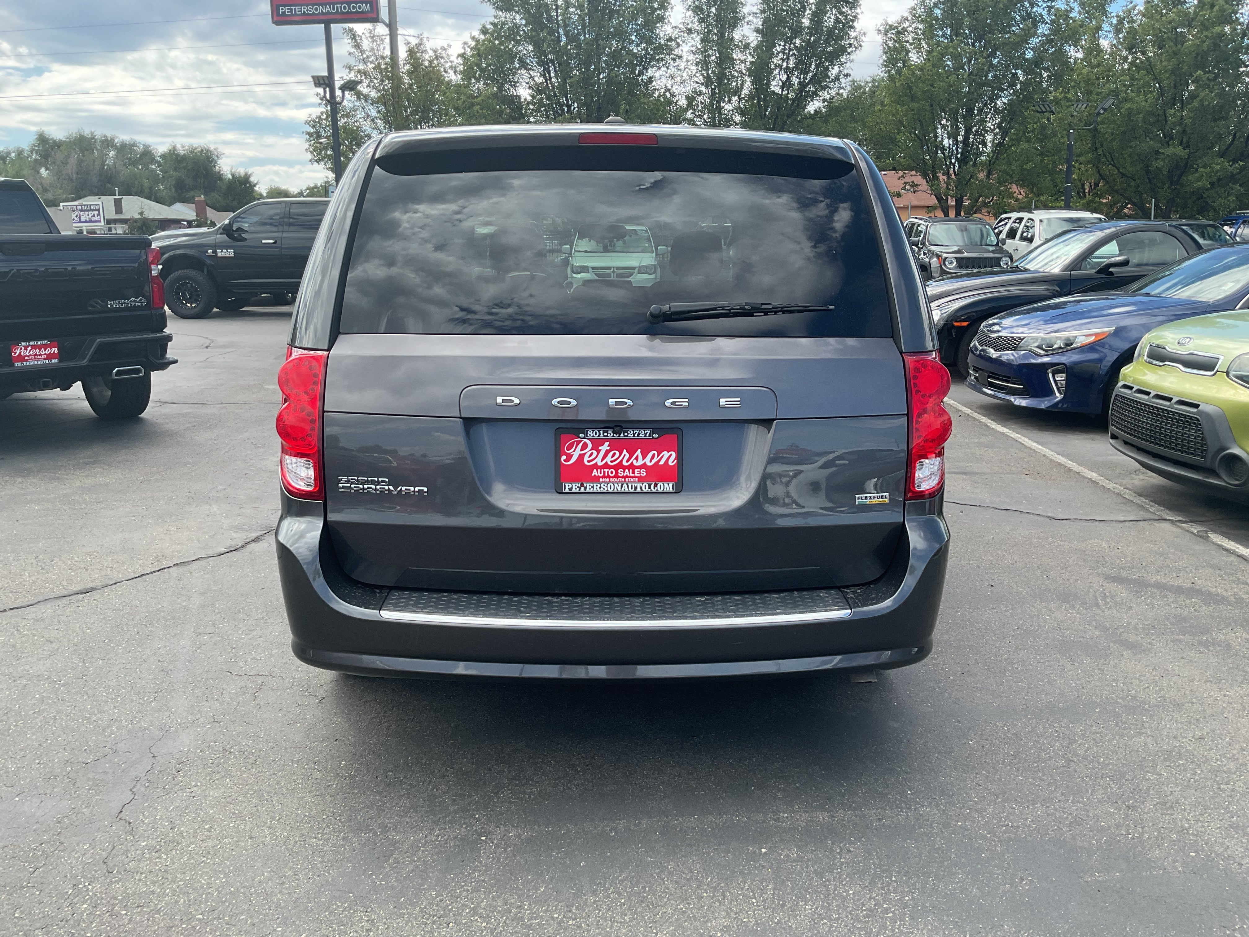 Used 2017 Dodge Grand Caravan SE w/ UConnect Hands-Free Group FWD image 8