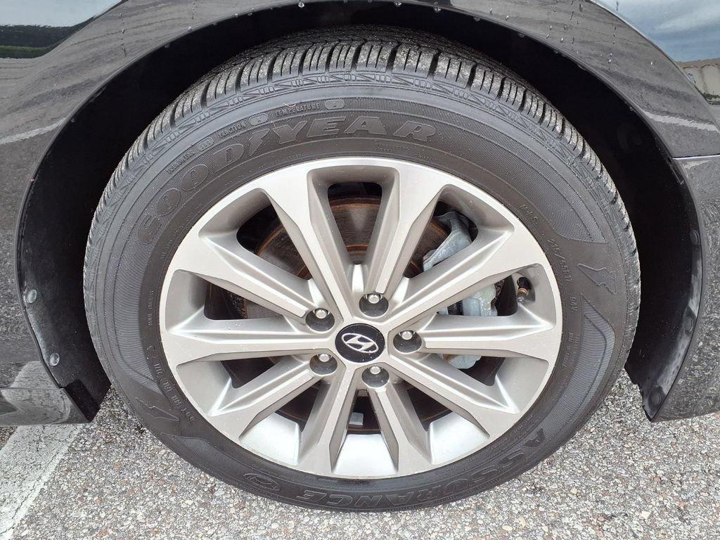 Used 2017 Hyundai Sonata Limited w/ Tech Package 03 FWD image 9